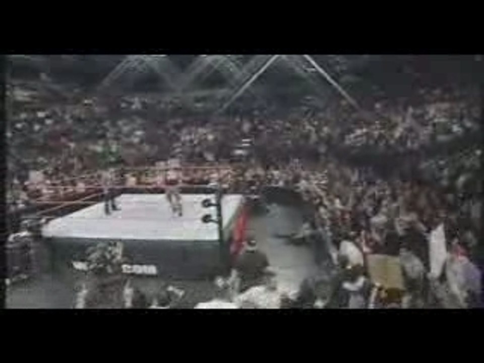 WWE - Stone Cold returns to RAW December 2003