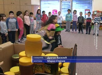 Pčelarsko društvo poklonilo med borskom vrtiću, 16. mart 2016. (RTV Bor)