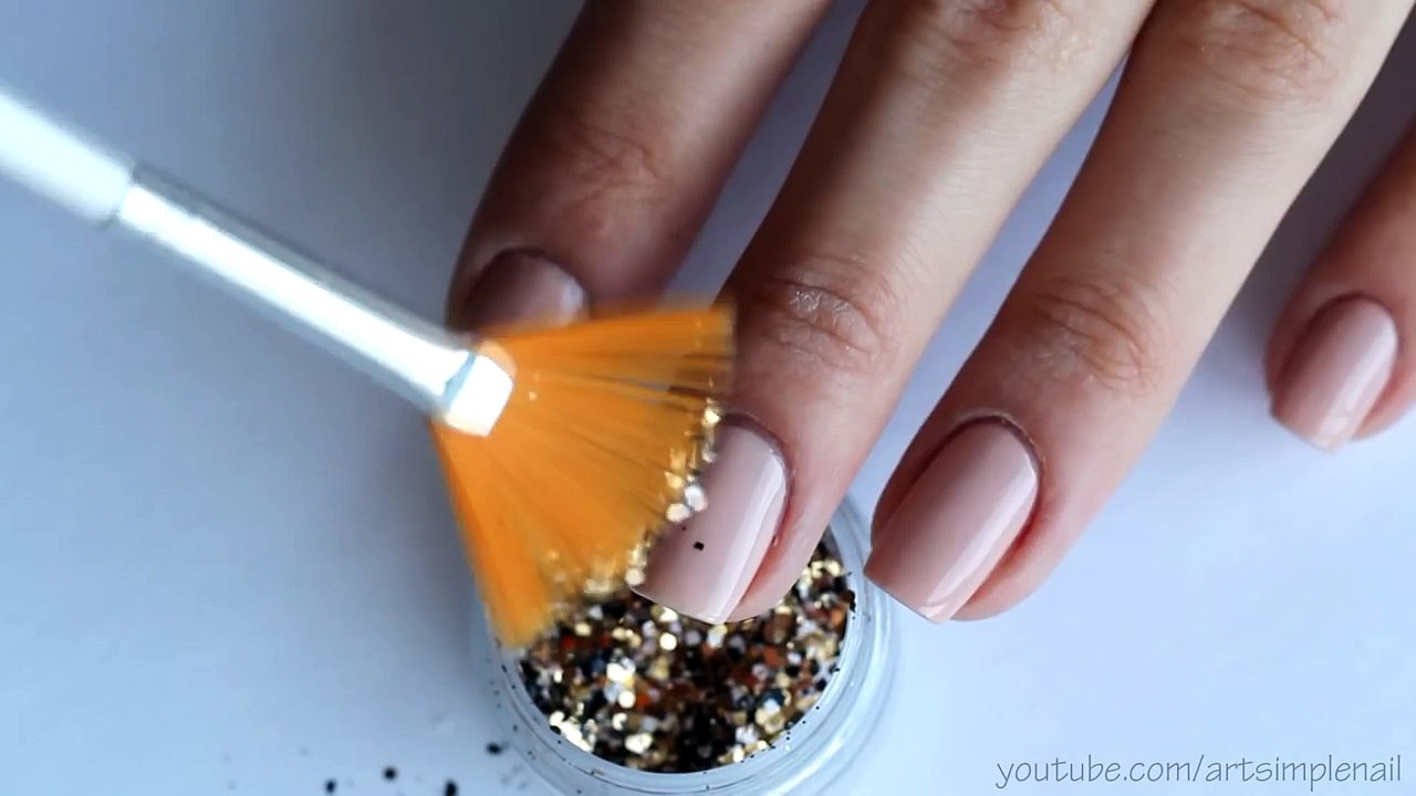 Праздничный маникюр 2016 года в домашних условиях - Triangle Nail Art
