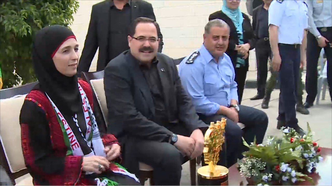 استقبال رسمي للمعلمة الفلسطينية حنان الحروب