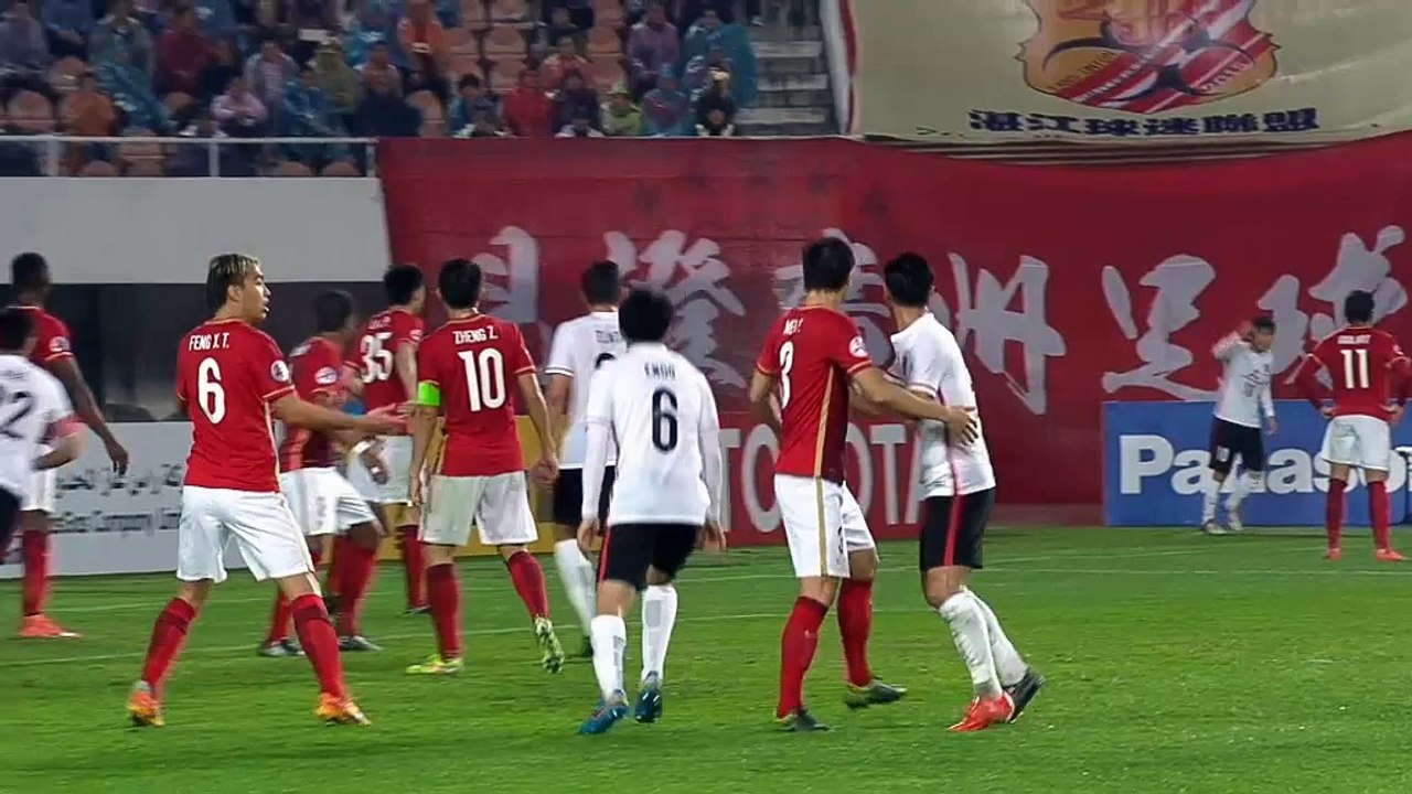 LdC AFC - La gardien de Guangzhou rate complétement sa sortie
