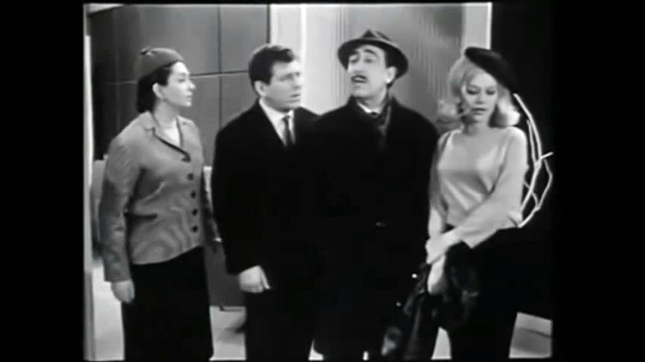 Ώπα και να μαι!_ Ρεσιτάλ Αθηνόδωρου Προύσαλη από την ταινία _Ένα έξυπνο έξυπνο μούτρο_