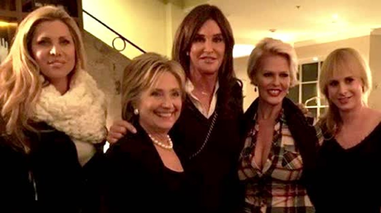 Caitlyn Jenner posiert mit Hillary Clinton