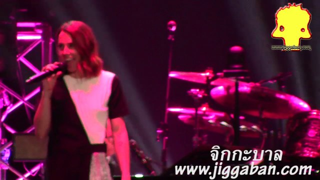 Hitman David Foster & Friends Asia Tour 2016 : Earth song, hey Jude or let's groove tonight David Foster : winter games, Natalie Imbruglia, Torn, Peter Cetera, you're the inspiration, Melanie C, I turn to you, Gerphil Flores, the impossible dream,