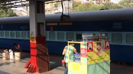 Strating MUMBAI DELHI Rajdhani Express.