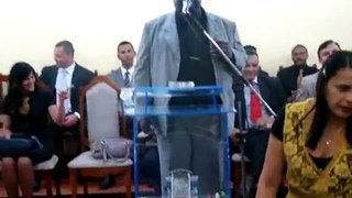 pastor LEONARDO PREGANDO E CANTANDO NA VILA MARGARIDA