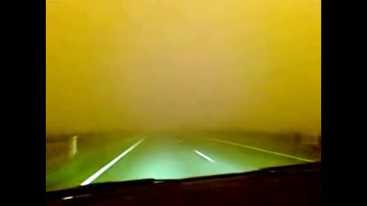 Atravesando una tormenta de arena | Passing through a sandstorm