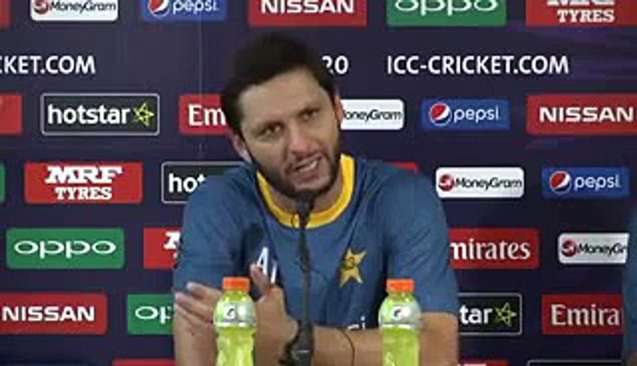 Afridis-brilliant-reply-on-Amir-Rohit-statement