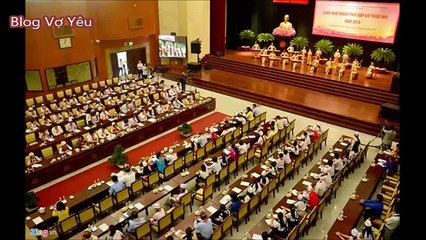 Bí thư Đinh La Thăng quàng khăn đỏ, truy hỏi Giám đốc Sở