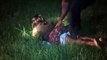 Policía le dispara con una pistola eléctrica a una mujer | Police shoots him with a stun gun at a woman
