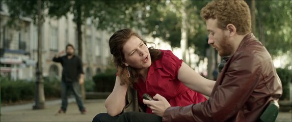 Inversons les rôles ! Et si les filles draguaient comme les mecs ? De quoi tordre le cou des clichés...