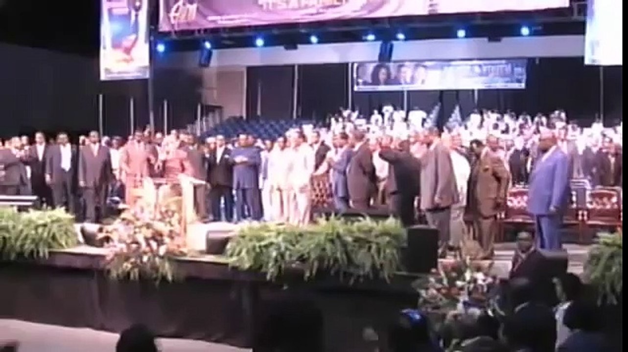 Dorinda Clark Cole Praise Break at COGIC AIM 2015