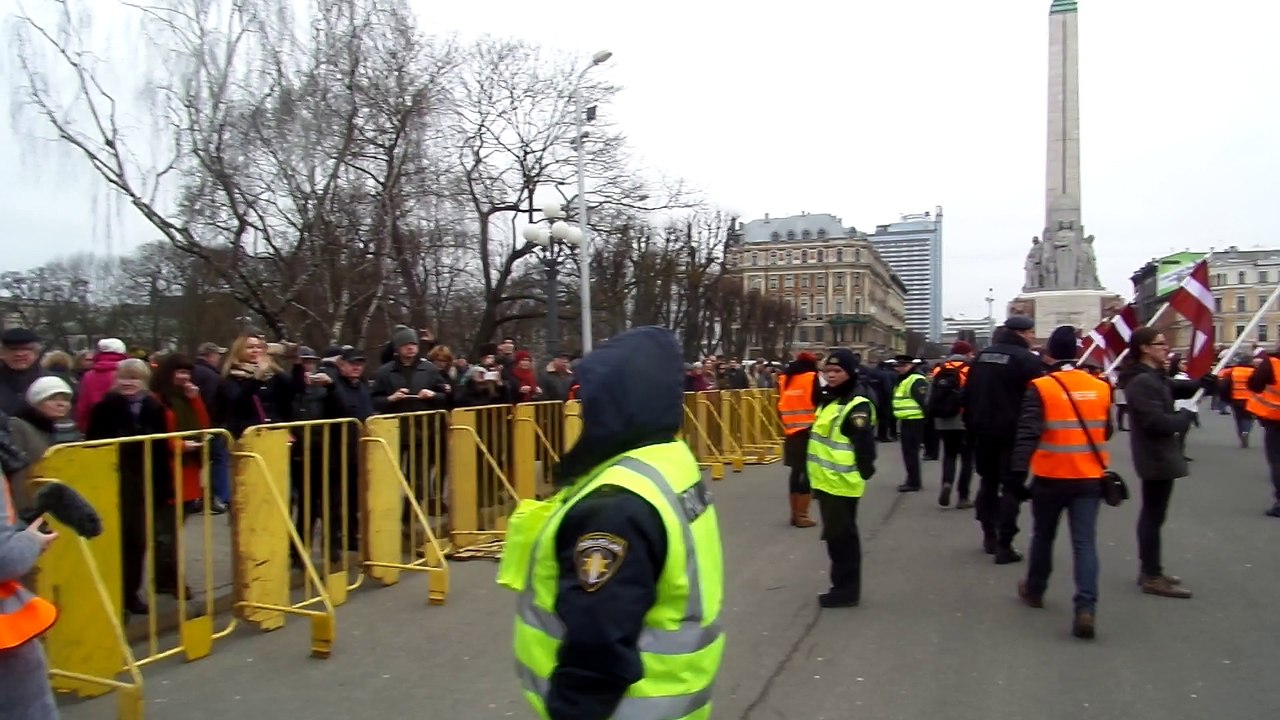 на шествии марша 16 марта 2016 в Риге