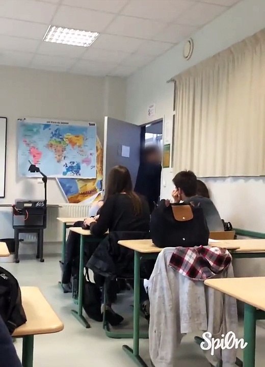 Pétage de plombs d'un enseignant en plein cours