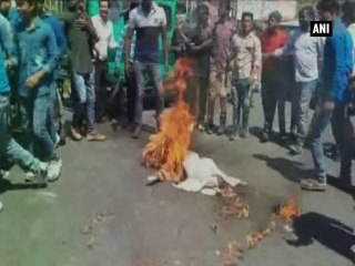 اے بی وی پی کے کارکن نے خود کو آگ لگادی