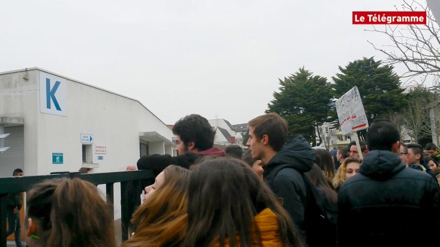 Lorient. Les lycéens dans la rue contre la loi Travail
