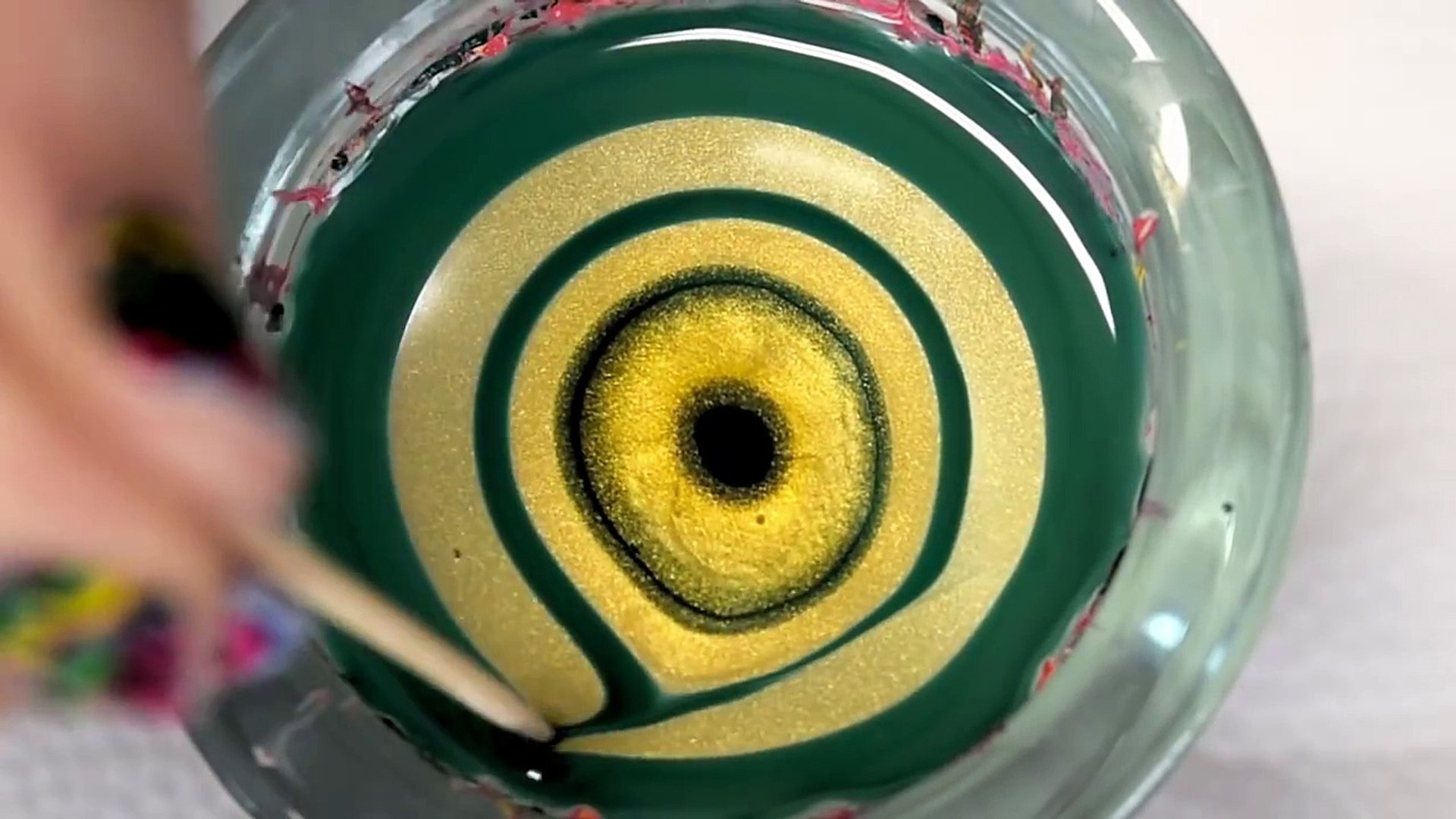 ⁣2 St. Patrick's Day water marble designs