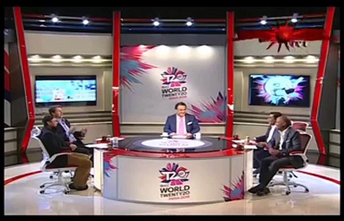 Singing is not allowed in my faith - Saqlain Mushtaq tells Anchor in front of Glenn Mcgrath and Brian Lara