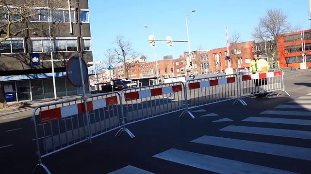 Waterlek zorgt voor problemen op de Eeldersingel in Stad - RTV Noord