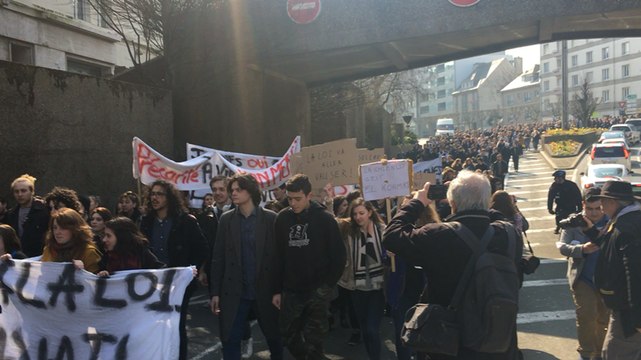 Les lycéens dans la rue contre la loi Travail