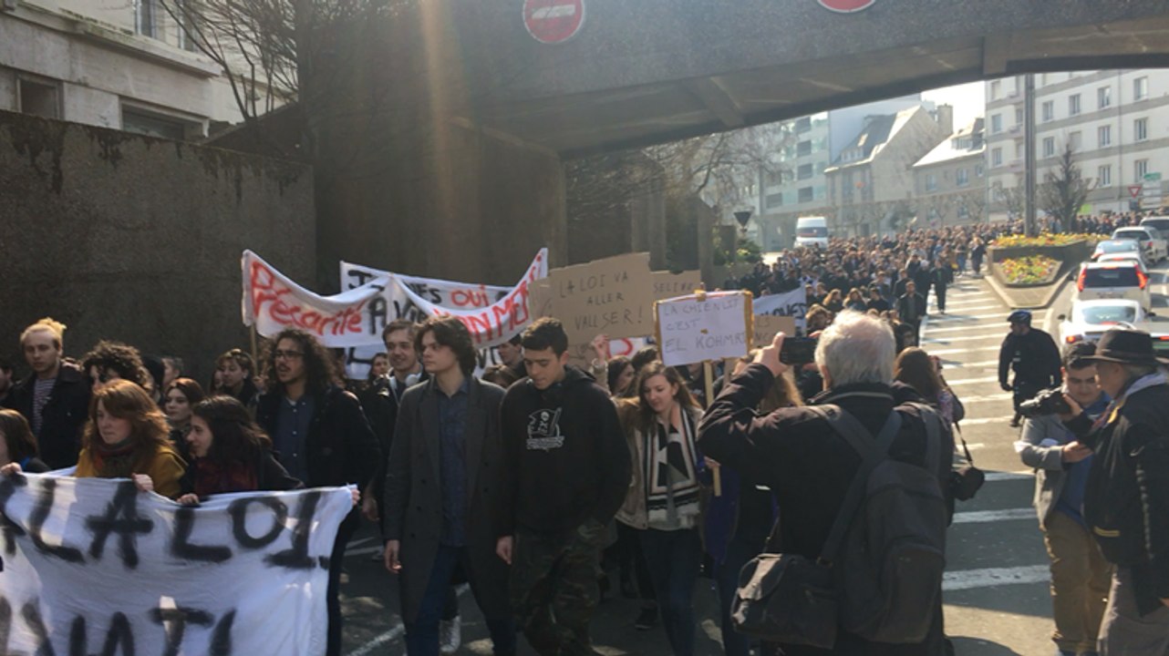 Les lycéens dans la rue contre la loi Travail