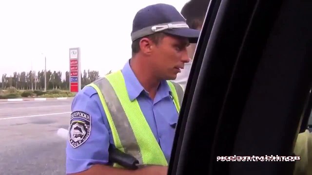 Приколы на дорогах с гаи мужик вчесал гайцу по полной