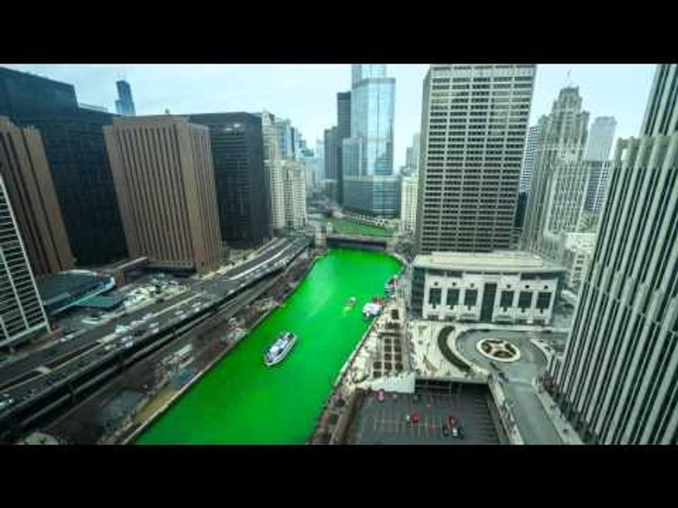 Video Captures the Chicago River as It Turns Gr...