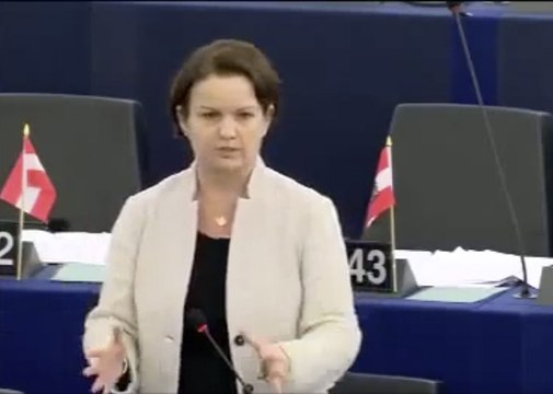“UE e Governo Italiano: vergognatevi a regalare vitto, alloggio e cellulare ai clandestini!”