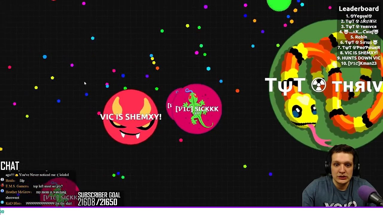playing agario 10
