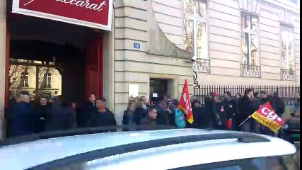 Salariés de Baccarat en grève devant le siège à Paris-Pierre MATHIS-ER