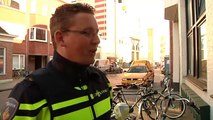 Je trekt aan dit touwtje en dan doe je de voordeur open, dan ben je binnen - RTV Noord