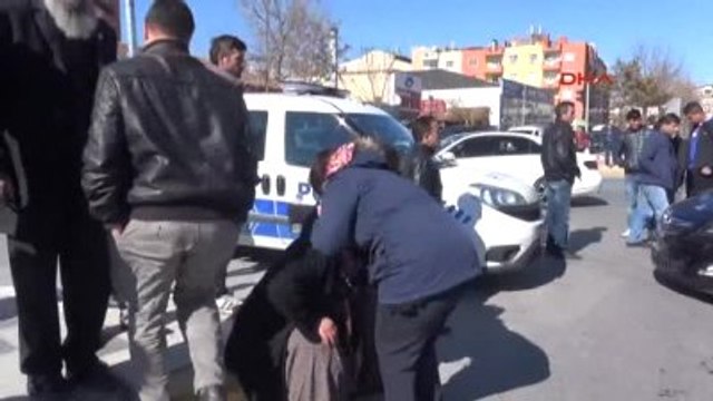 Aksaray Kırmızı Işıkta Bekleyen Araca Çarpan Otomobilin Sürücüsü Şoke Oldu
