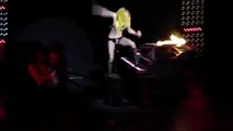 Lady Gaga Chute en plein concert