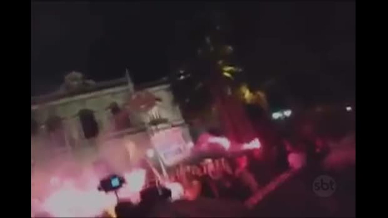 Em Belo Horizonte, cerca de 300 pessoas se reuniram na Praça da Liberdade