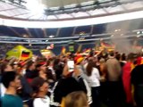 Asiaten singen die deutsche Nationalhymne EM 2012 Public viewing