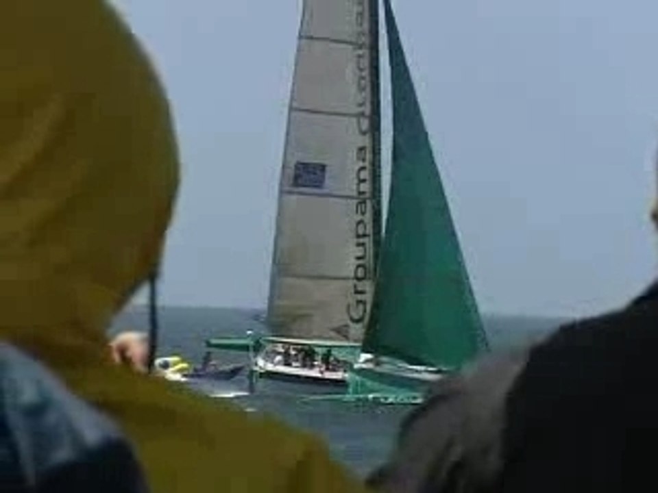 Desboyaux tracté par le trimaran de Cammas