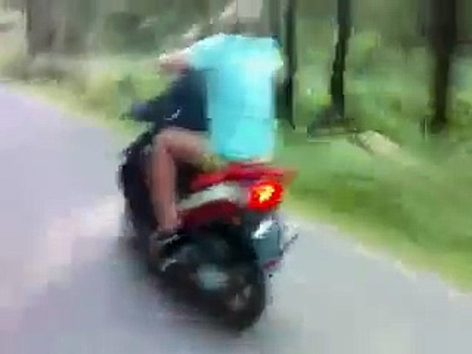 Трюкачи+на+скутере