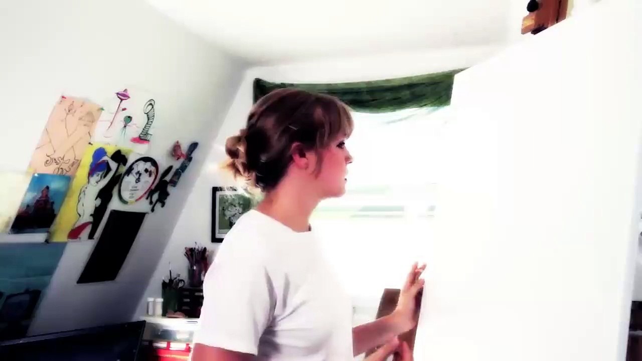 Elle peint le portrait de Marilyn Monroe avec ses lèvres