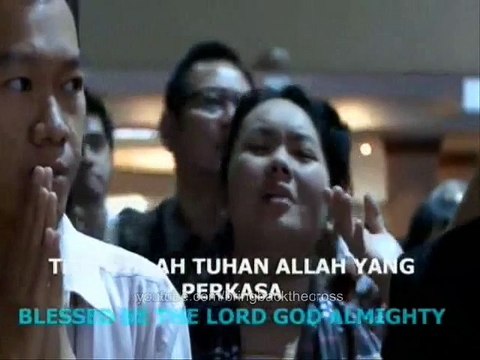 Benny Hinn sings _Blessed Be The Lord God Almighty_