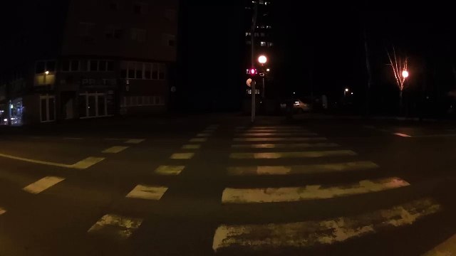 2016-03-17 kamion prolazi kroz crveno