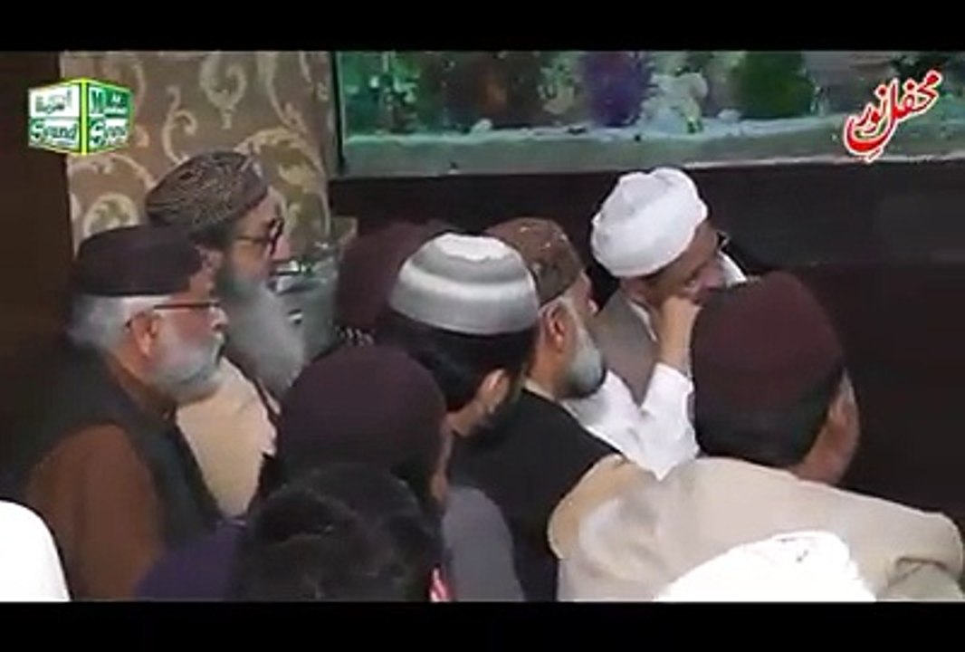 Peer Muhammad Raza Saqib Mehfile Noor میراﷺ اور میرے رب کا معاملہ ہی ایسا ہے کہ درمیان میں کوئی نبی بھی نہیں آسکتے ضرور سنیے اور دوسروں کے ساتھ شئیر بھی کیجئے گا لبیک یارسول اللہﷺ لبیک یارسول اللہﷺ