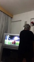 Beşiktaşlı teyzenin gol sevinci