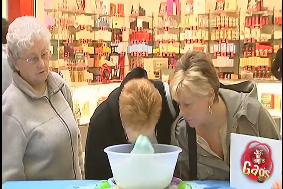Daily Laughs_Hand Scare Prank