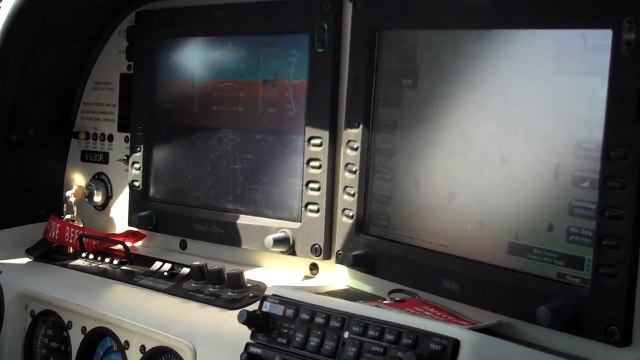 Cirrus SR20 Landing OWD 3-27-10.mov