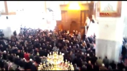 Van PKK Yandaşları Cuma Namazında Camide Eylem Yaptı