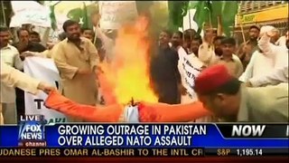Pakistanis burn Obama effigy