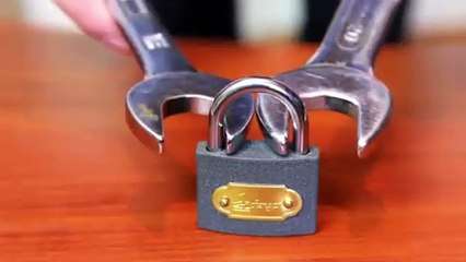 How To Open A Lock With A Nut Wrench | Bẻ khóa nhà đơn giản