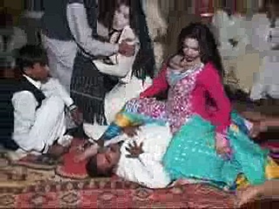 SEXY LIVE DESI PAKISTANI DANCE MUJRA 2016 - YouTube