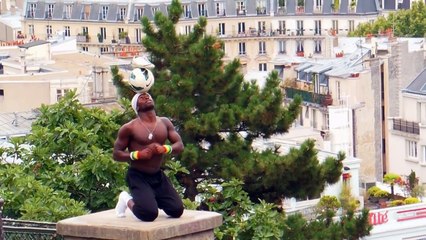 Football juggling artist in Paris - Iya Traoré