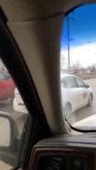 Road rage au canada. Une jeep terrorise un autre automobiliste